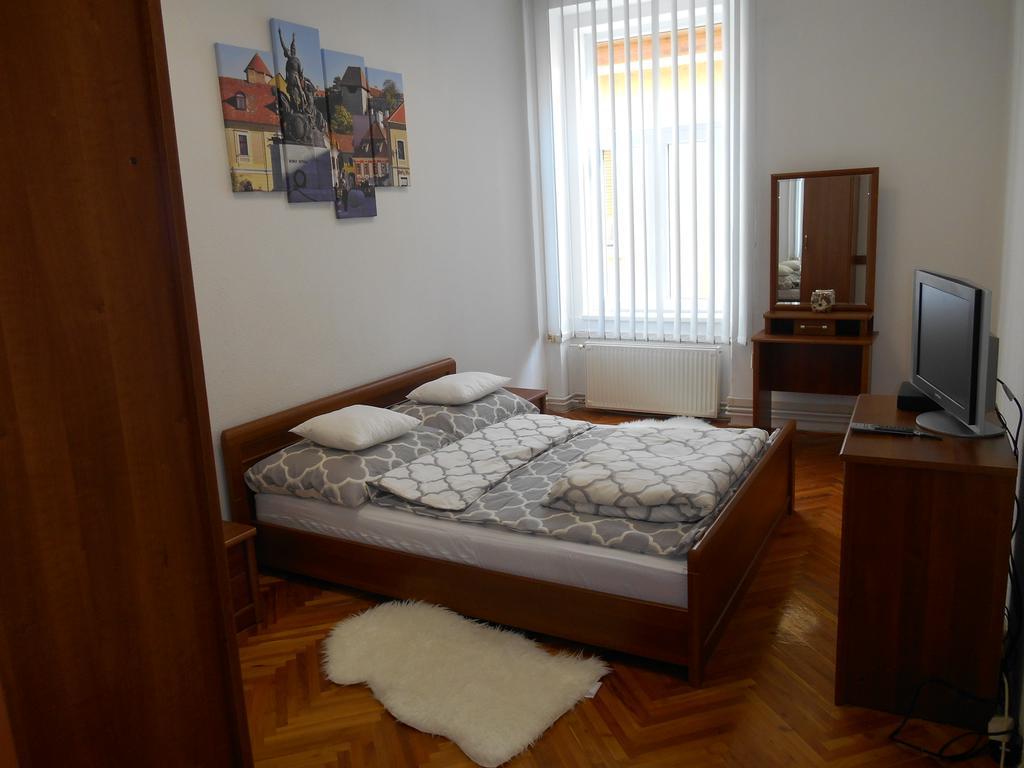 エゲルAkos Apartmanアパートメント エクステリア 写真