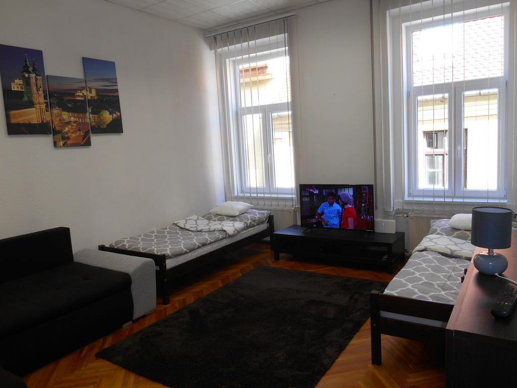 エゲルAkos Apartmanアパートメント エクステリア 写真
