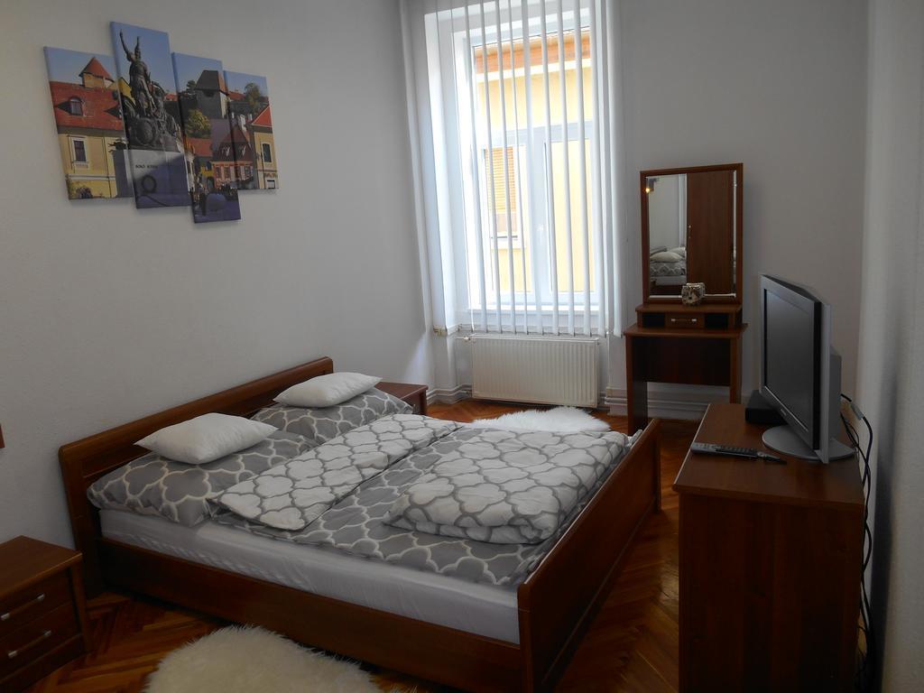 エゲルAkos Apartmanアパートメント エクステリア 写真